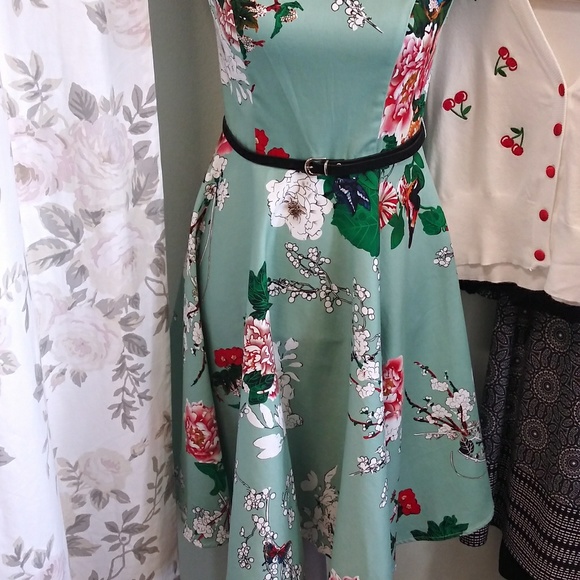 Dress - Picture 4 of 5